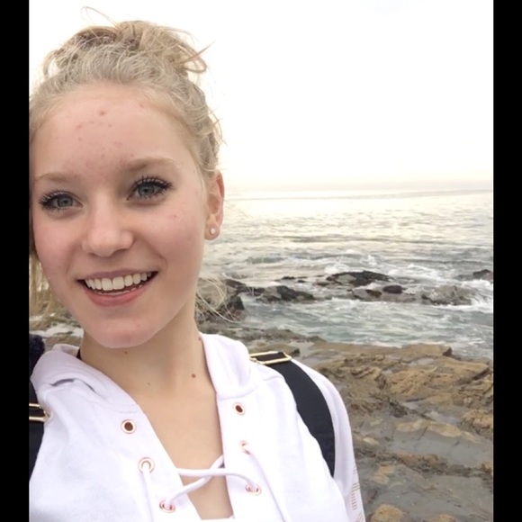 Meet your Posher, Ellen - Picture 1 of 1